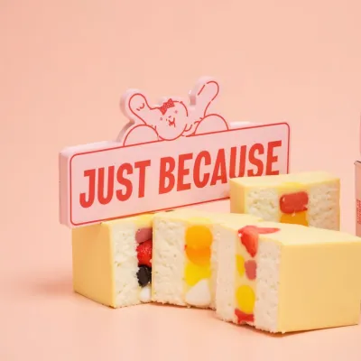 AI-Generated packaging for Shipping box in the Food and Snacks industry